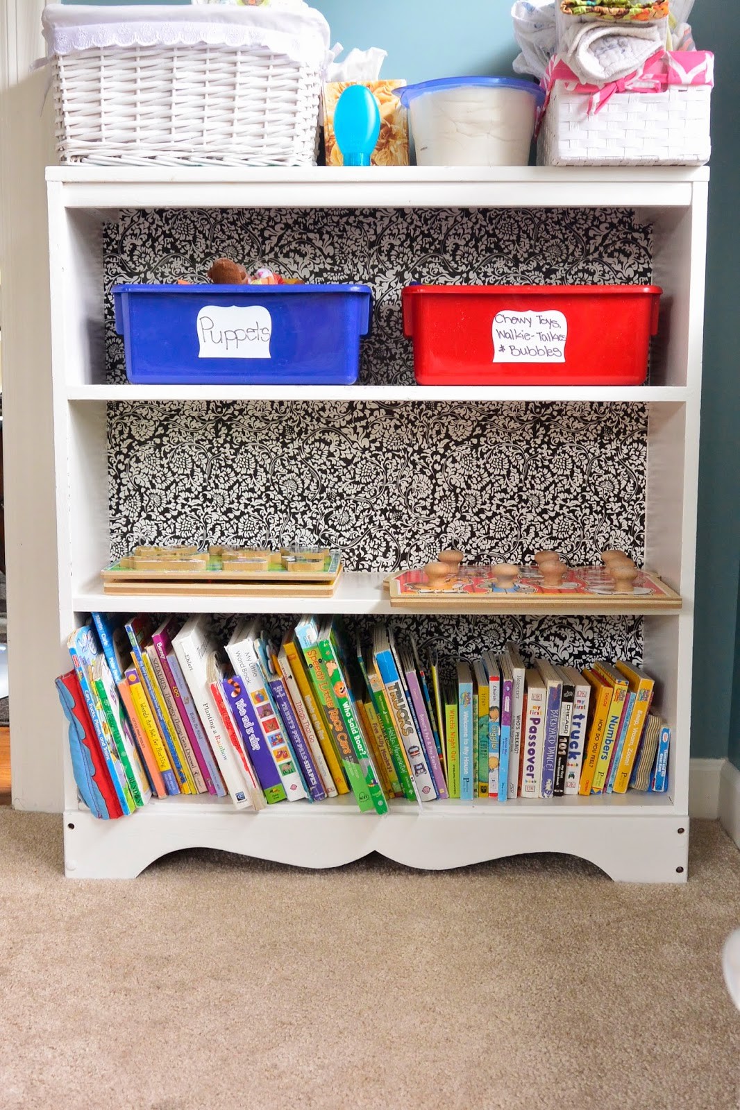 Organizing The Play Room: Quick Update on a Bookshelf