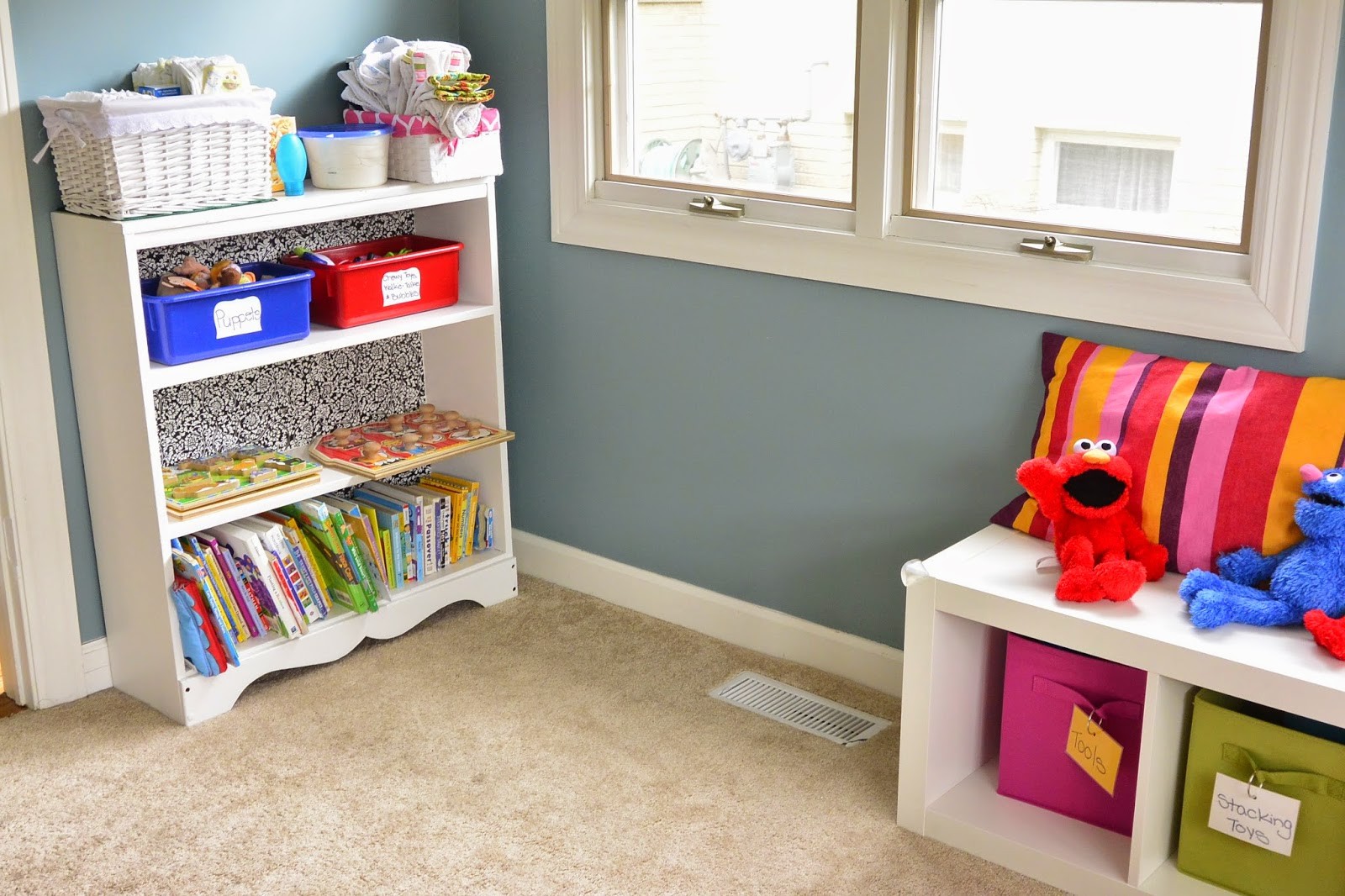 Organizing The Play Room: Quick Update on a Bookshelf