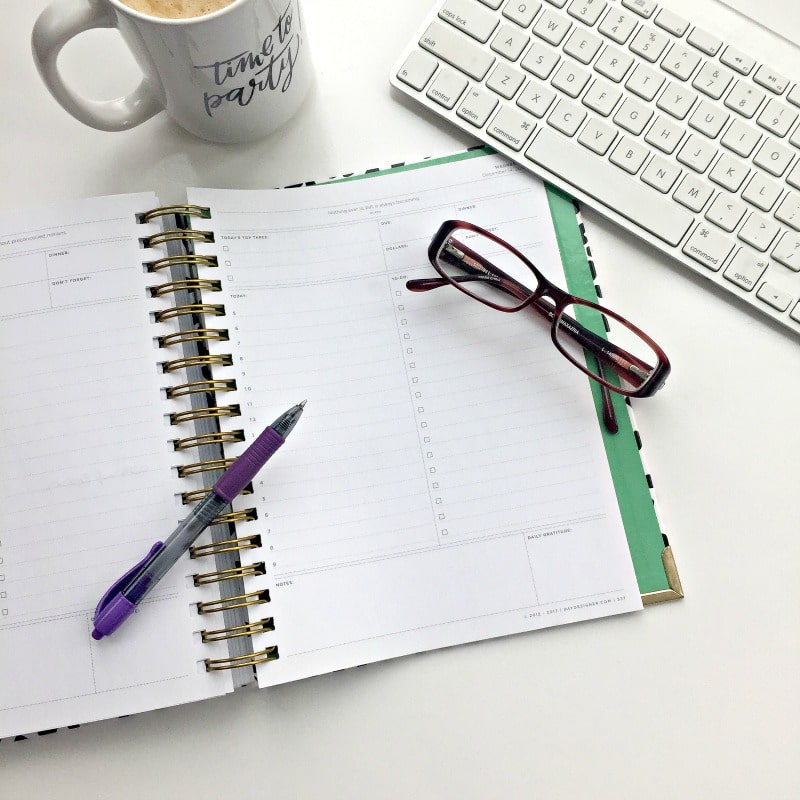 Need help getting organized? Try these tips for how to get yourself organized for the new year from productivity specialists! #organized #newyear
