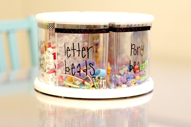 Kids love art but you hate the mess? Learn how to organize kids beads from a professional organizer! #organize #organized #kidsart