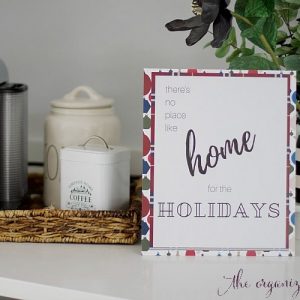 Download this FREE printable with an adorable Christmas Quote to add some holiday cheer to any area of your home! Plus, follow the tutorial for easy decor! #christmas #decor