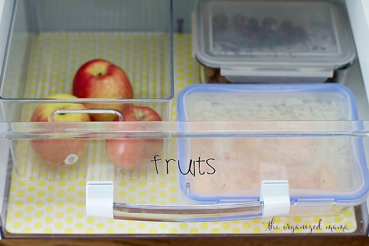 When someone in your home has a gluten allergy, it can be tricky to ensure the kitchen is safe for them to eat. But if you follow these tricks from professional organizer The Organized Mama, you can easily organize your kitchen for any gluten free diet! #glutenfree #organizing #fridge