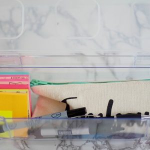 Professional organizer breaks down what she brings with her when working with clients in residential homes and calls it a professional organizer tool kit. #professionalorganizer #organized #toolkit