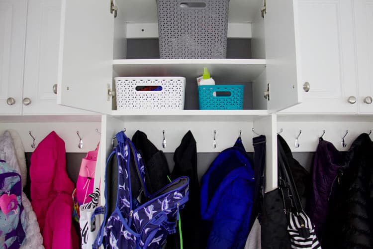 Learn how to create mudroom storage from professional organizers, The Organized Mama. With countless years of experience, she has tips for any space. #mudroomstorage #mudroom