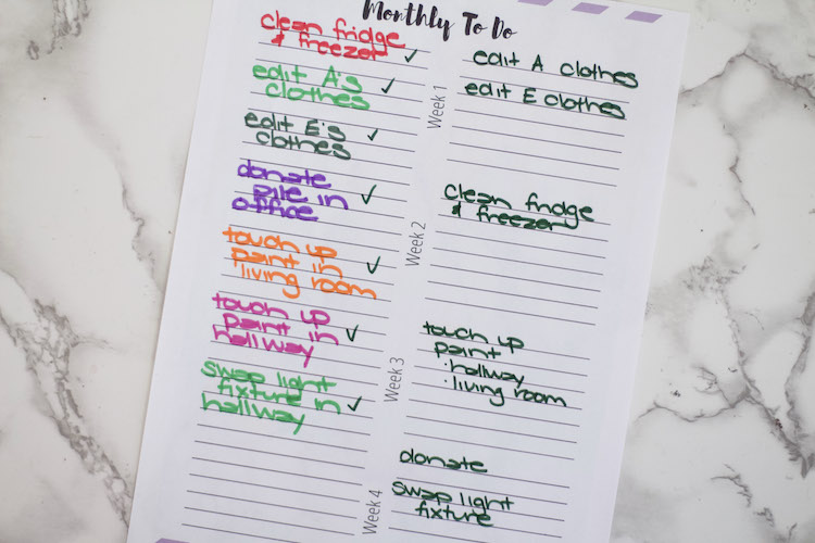 Learn effective ways to stay productive by using this free download monthly to do list printable. Keep track of projects and break into manageable tasks. #productivity #lists