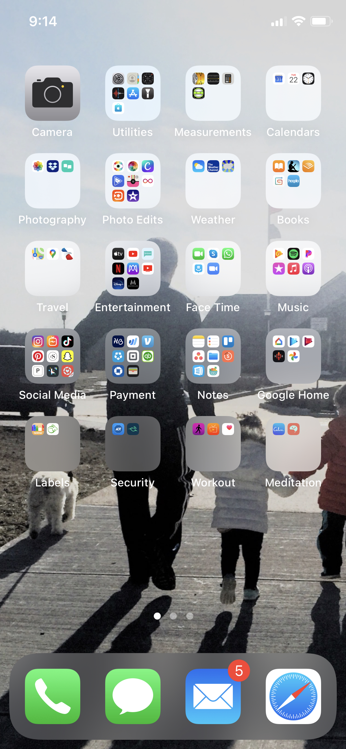 how-to-organize-apps-on-iphone-the-organized-mama