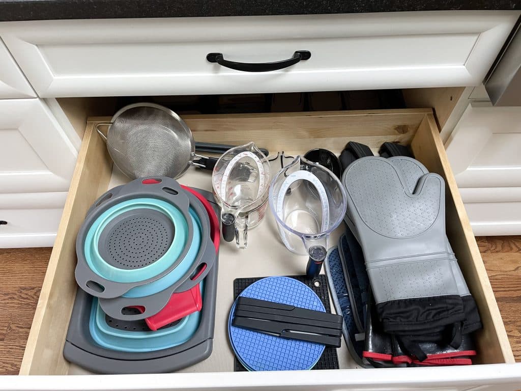 drawer liners in drawer